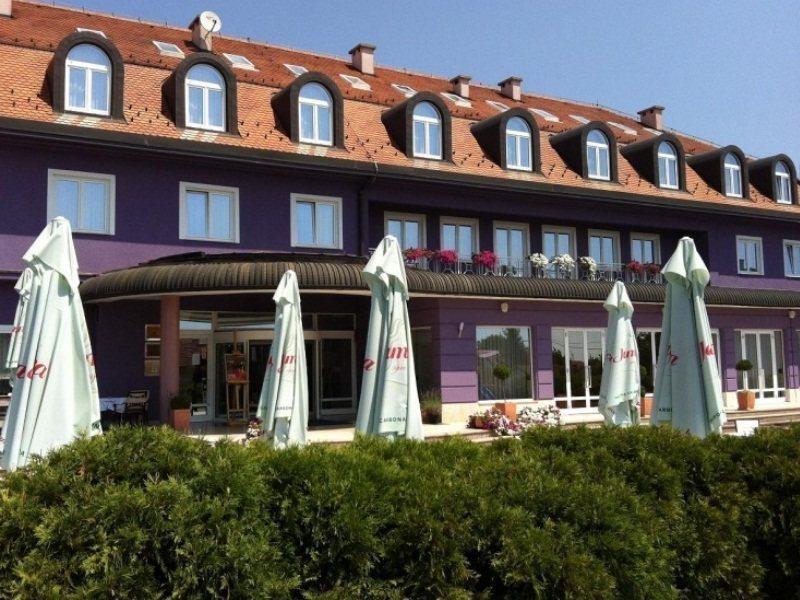Hotel Phoenix Sesvete Esterno foto