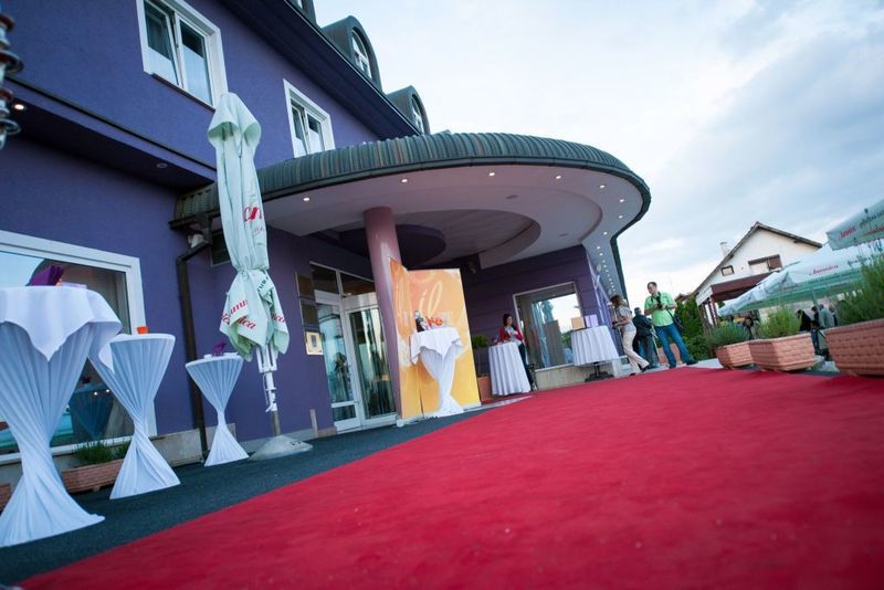 Hotel Phoenix Sesvete Esterno foto