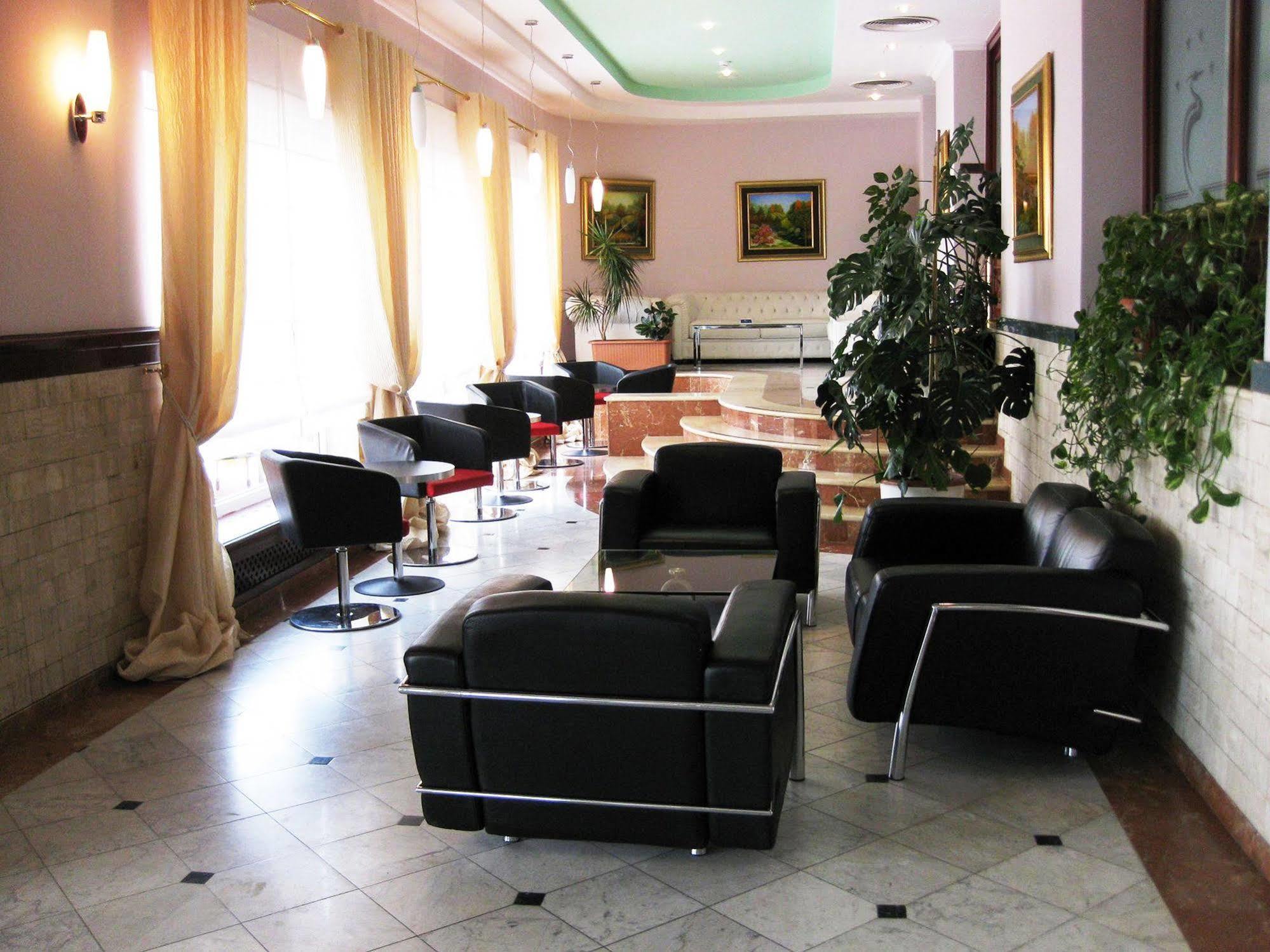 Hotel Phoenix Sesvete Esterno foto