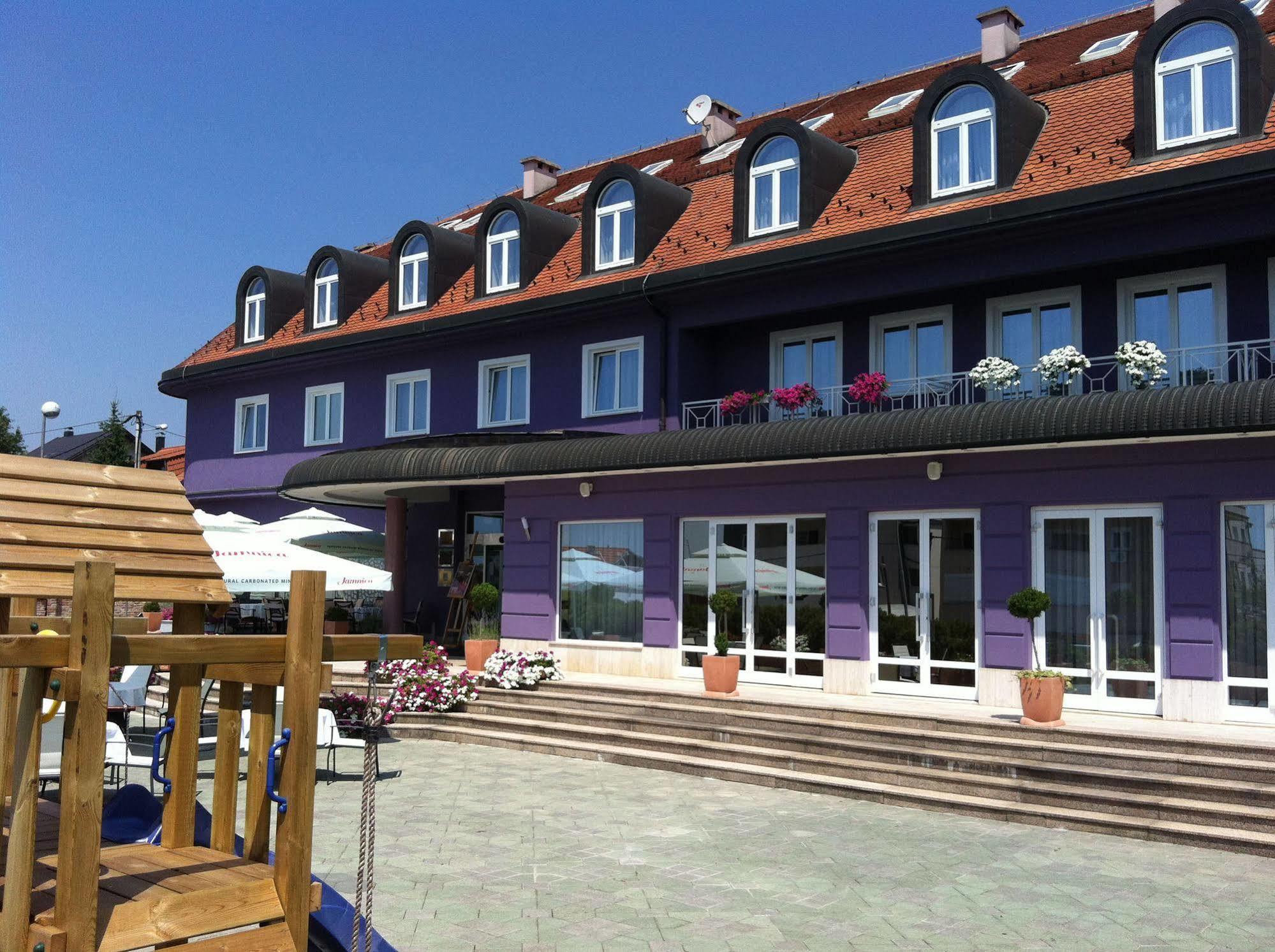 Hotel Phoenix Sesvete Esterno foto